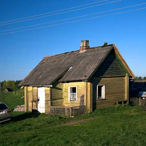 Litwa. Drewniana zabudwa wsi w okolicy Trok.